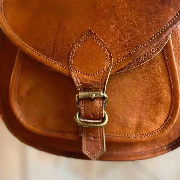 Vintage-Inspired Handmade Leather Saddle Bag Purse Tan Crossbody Satchel - Picture 4 of 16